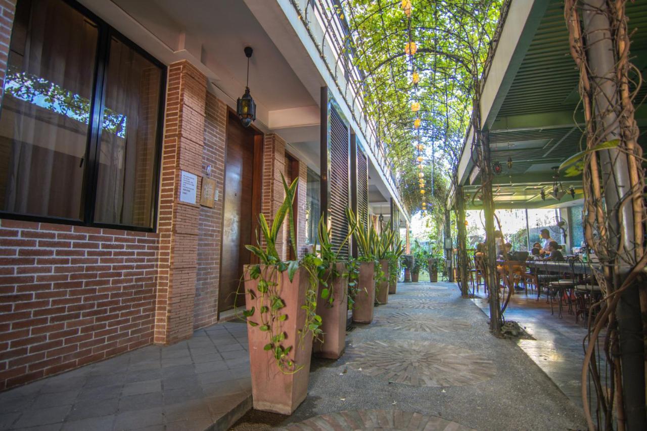 Gwandalan House Hotel Диполог Екстериор снимка