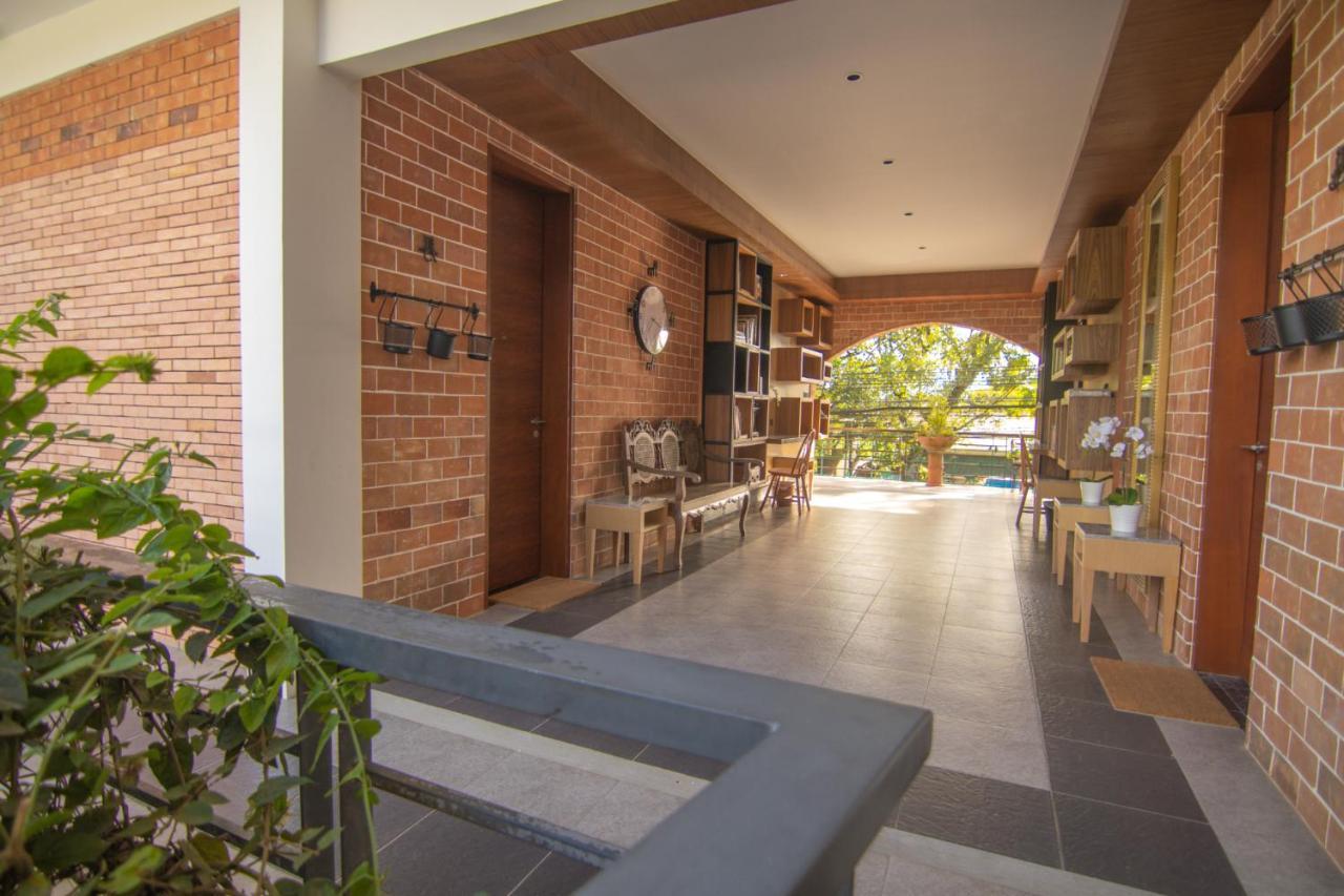 Gwandalan House Hotel Диполог Екстериор снимка