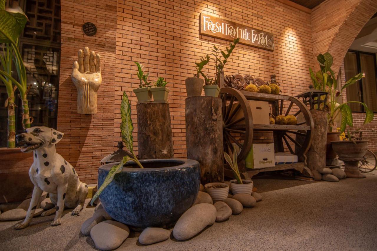 Gwandalan House Hotel Диполог Екстериор снимка