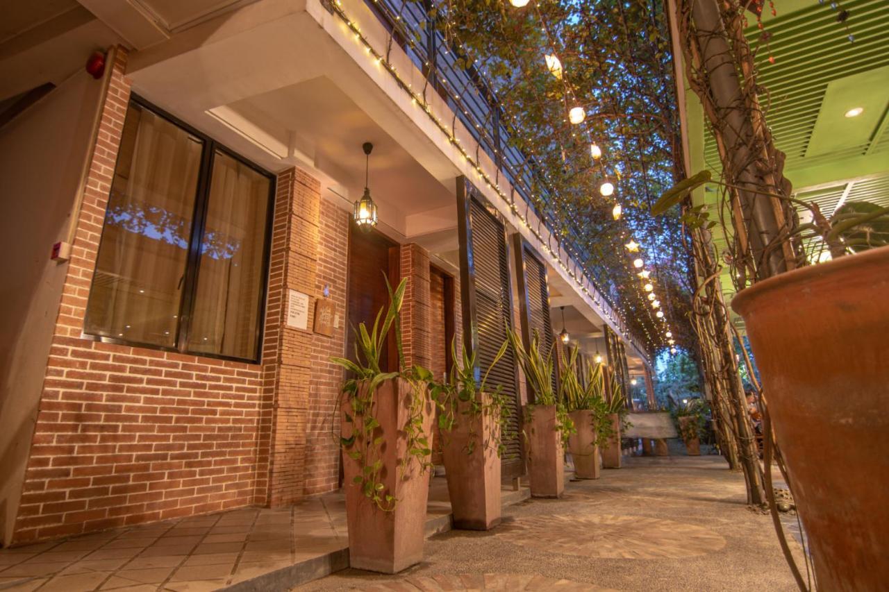 Gwandalan House Hotel Диполог Екстериор снимка