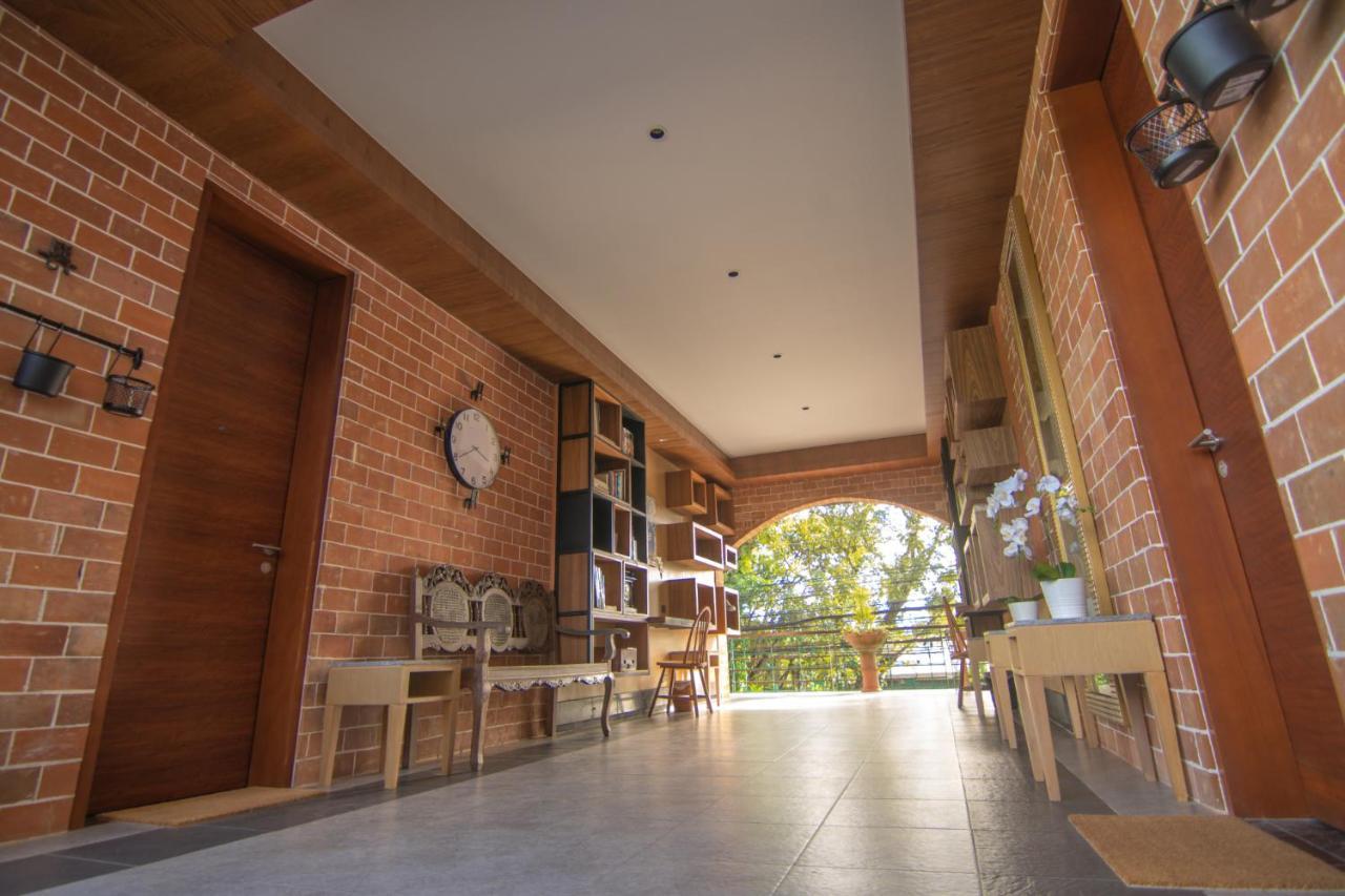 Gwandalan House Hotel Диполог Екстериор снимка