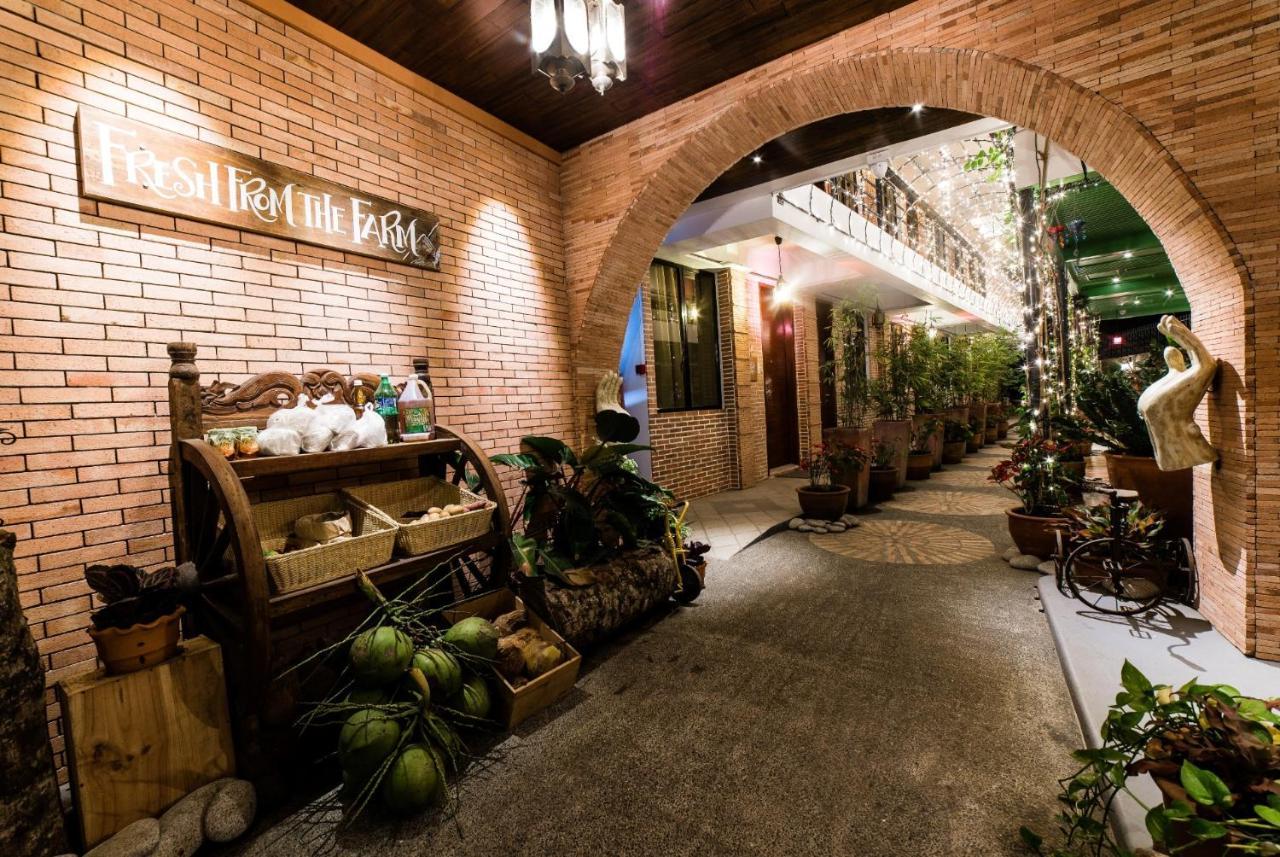 Gwandalan House Hotel Диполог Екстериор снимка