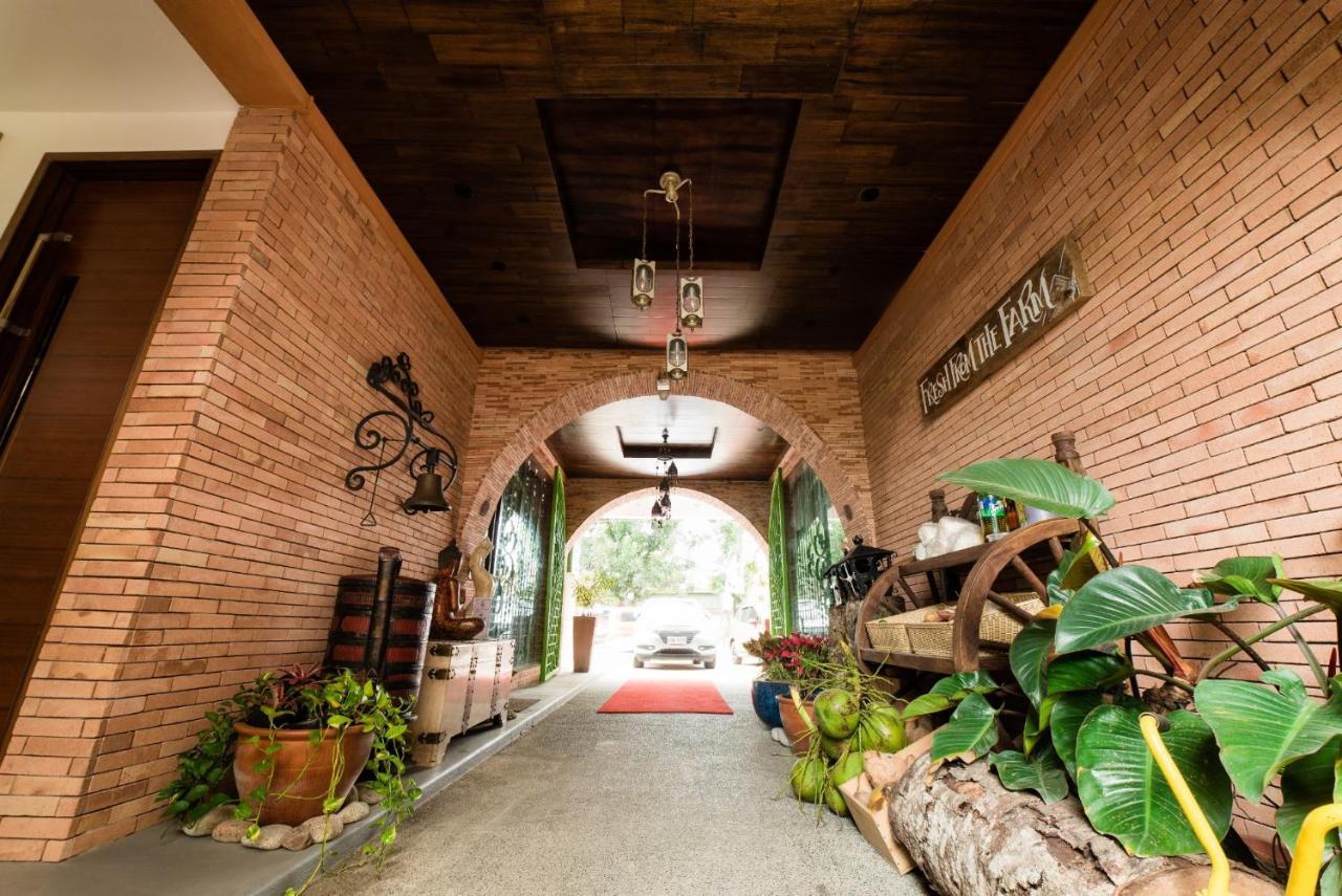 Gwandalan House Hotel Диполог Екстериор снимка