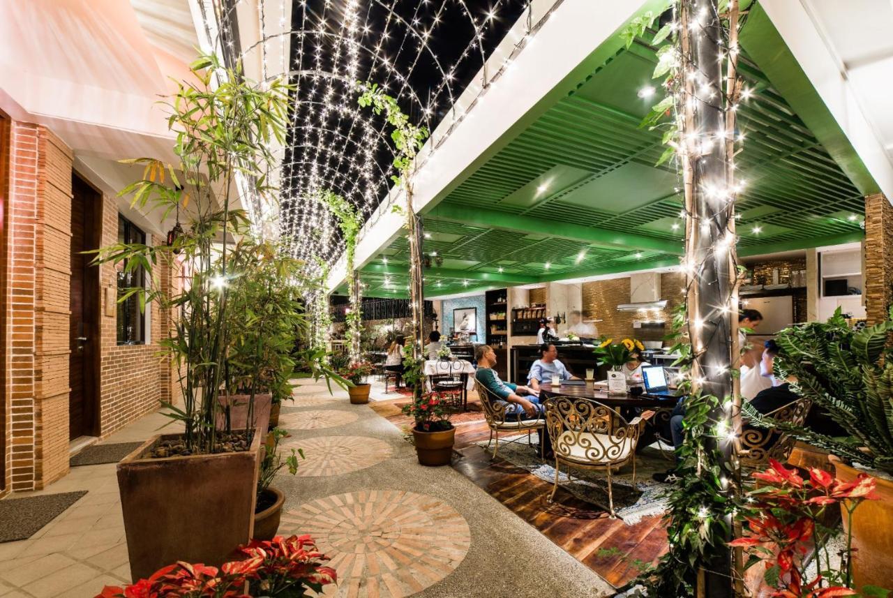 Gwandalan House Hotel Диполог Екстериор снимка